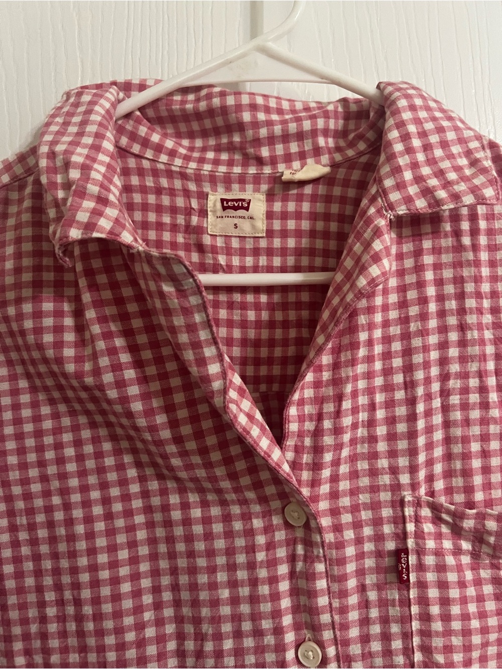 Levi’s Pink Gingham Short-Sleeve Button-Down Shirt